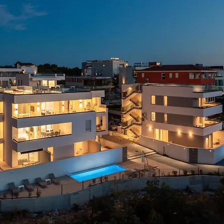 Alegria - Pool, Private Terrace, Sea View, Jacuzzi Apartment Trogir