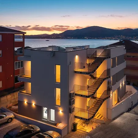 Heated Pool & Rooftop Jacuzzi Sea View Near Trogir-ciovo Trogir