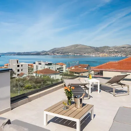 Alegria - Pool, Private Terrace, Sea View, Jacuzzi Apartment Trogir