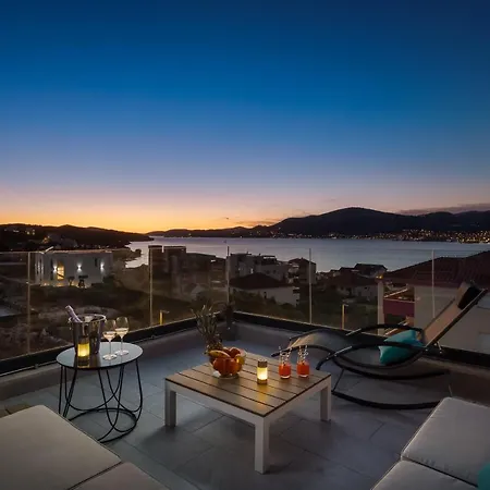 Heated Pool & Rooftop Jacuzzi Sea View Near Trogir-ciovo Trogir