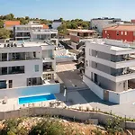 Heated Pool & Rooftop Jacuzzi Sea View Apartments Near Trogir-Ciovo * Trogir
