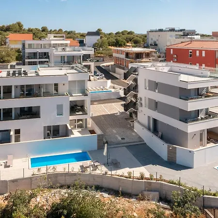 Heated Pool & Rooftop Jacuzzi Sea View Apartments Near Trogir-Ciovo * Trogir