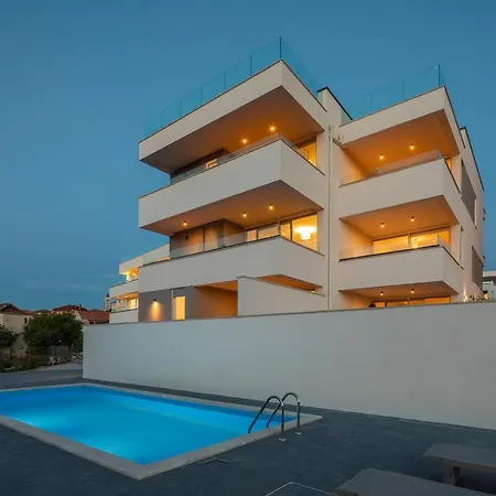 Apartment Alegria In Okrug With Heated Pool, Sea View, Jacuzzi, Wifi Trogir