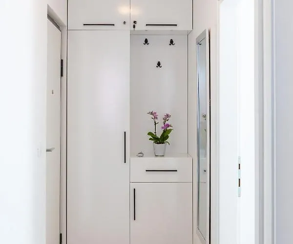 Alegria - Pool, Private Terrace, Sea View, Jacuzzi Apartment Trogir