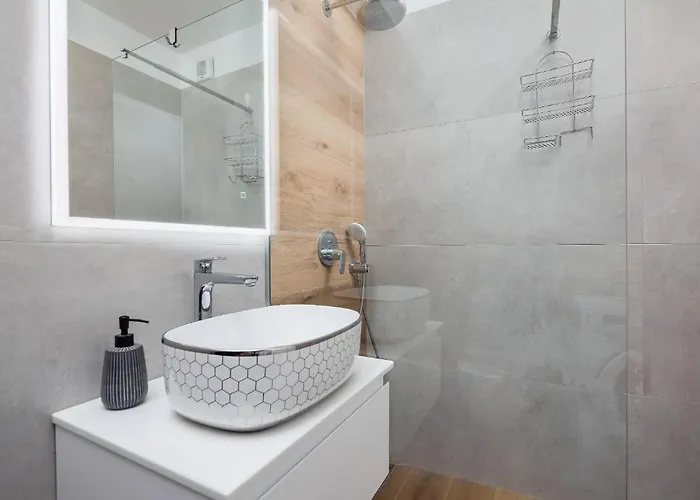 Alegria - Pool, Private Terrace, Sea View, Jacuzzi Apartment Trogir