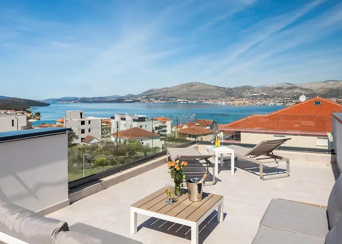 Alegria - Pool, Private Terrace, Sea View, Jacuzzi Lägenhet Trogir