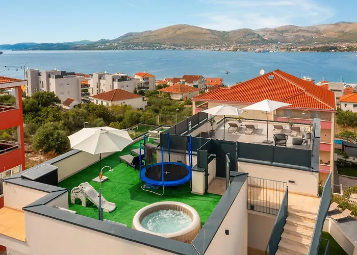 Alegria - Pool, Private Terrace, Sea View, Jacuzzi Lägenhet Trogir